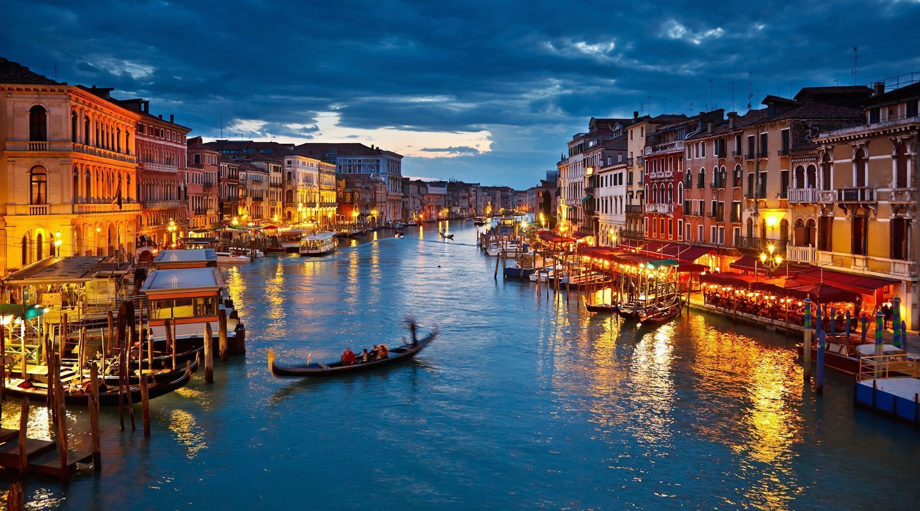 Night view of the inland channels in Venice