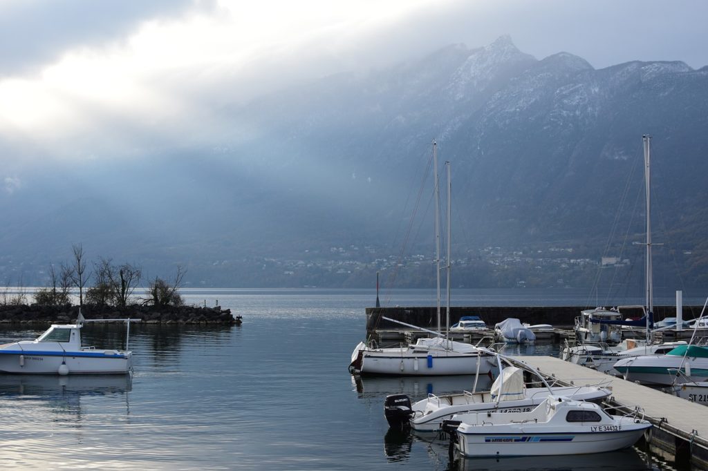 rent a boat in Lac du Bourget, France